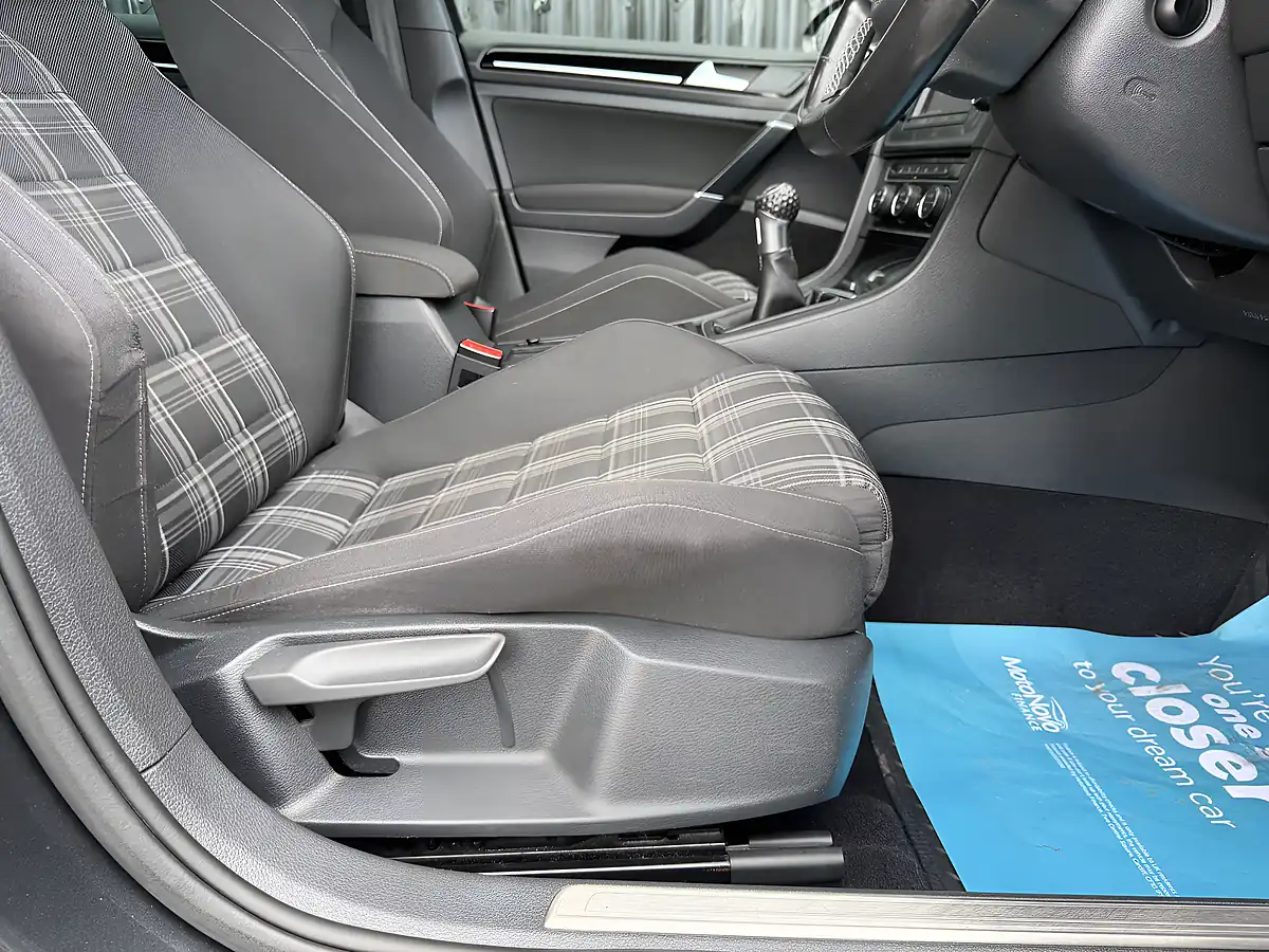 Used 2016 Volkswagen Golf Bluemotion Tech Gtd Grey - Interior and Exterior details 12