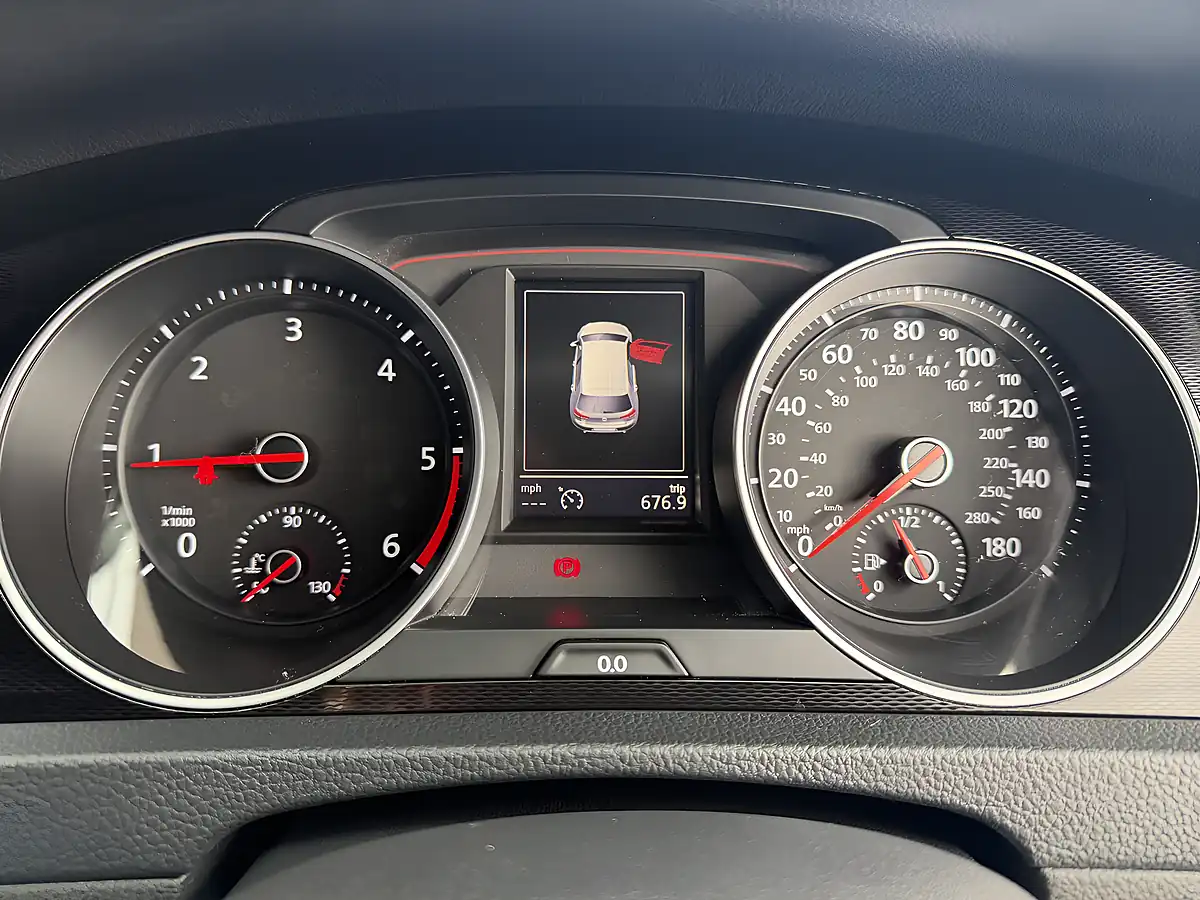 Used 2016 Volkswagen Golf Bluemotion Tech Gtd Grey - Interior and Exterior details 16