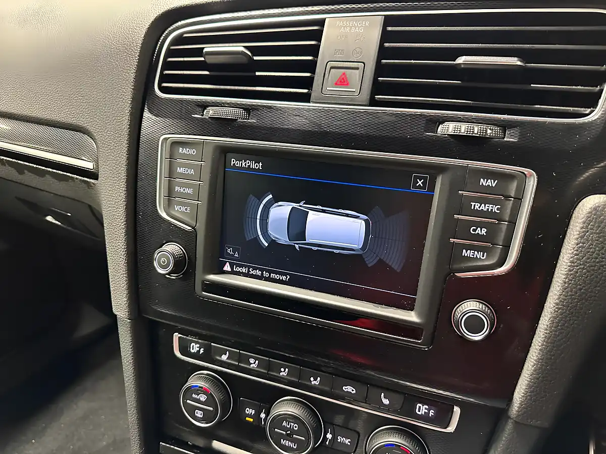 Used 2016 Volkswagen Golf Bluemotion Tech Gtd (nav) Black - Interior and Exterior details 14