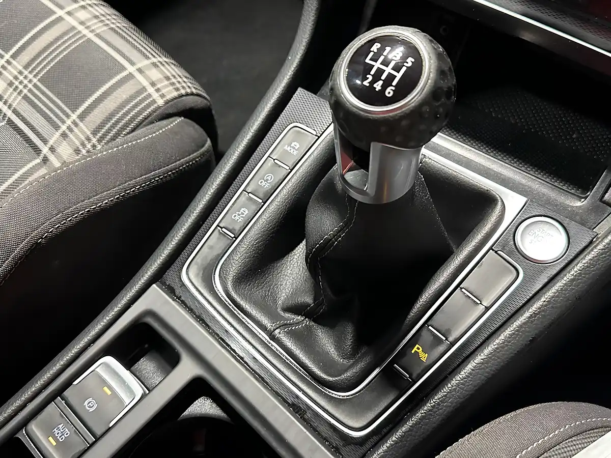 Used 2016 Volkswagen Golf Bluemotion Tech Gtd (nav) Black - Interior and Exterior details 15
