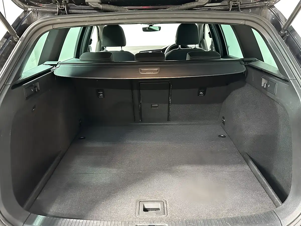 Used 2016 Volkswagen Golf Bluemotion Tech Gtd (nav) Black - Interior and Exterior details 20