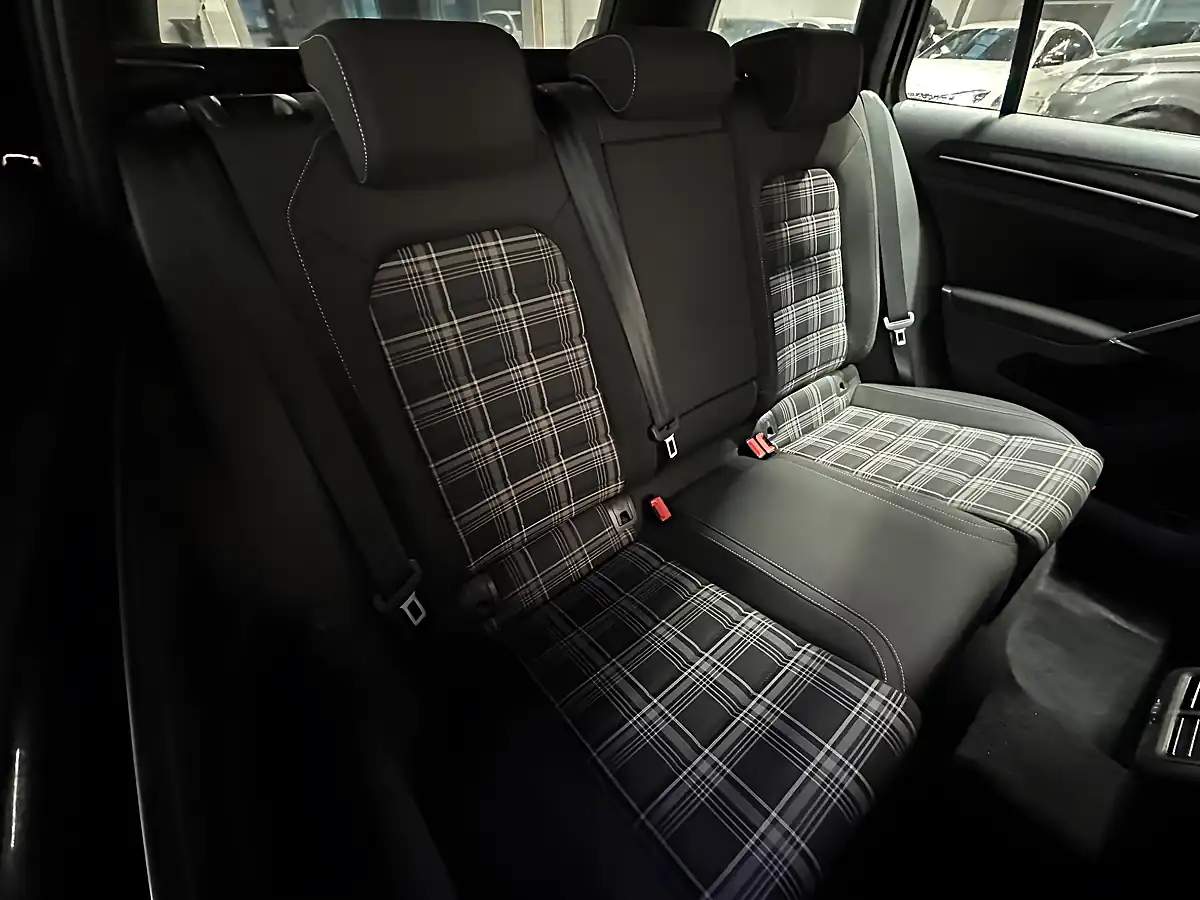 Used 2016 Volkswagen Golf Bluemotion Tech Gtd (nav) Black - Interior and Exterior details 9