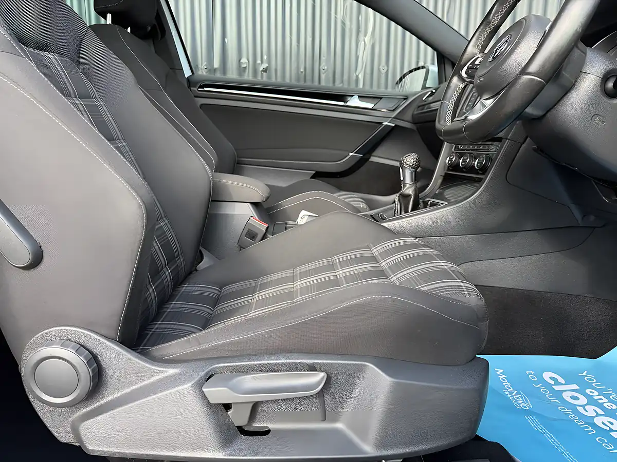 Used 2016 Volkswagen Golf Bluemotion Tech Gtd Silver - Interior and Exterior details 11