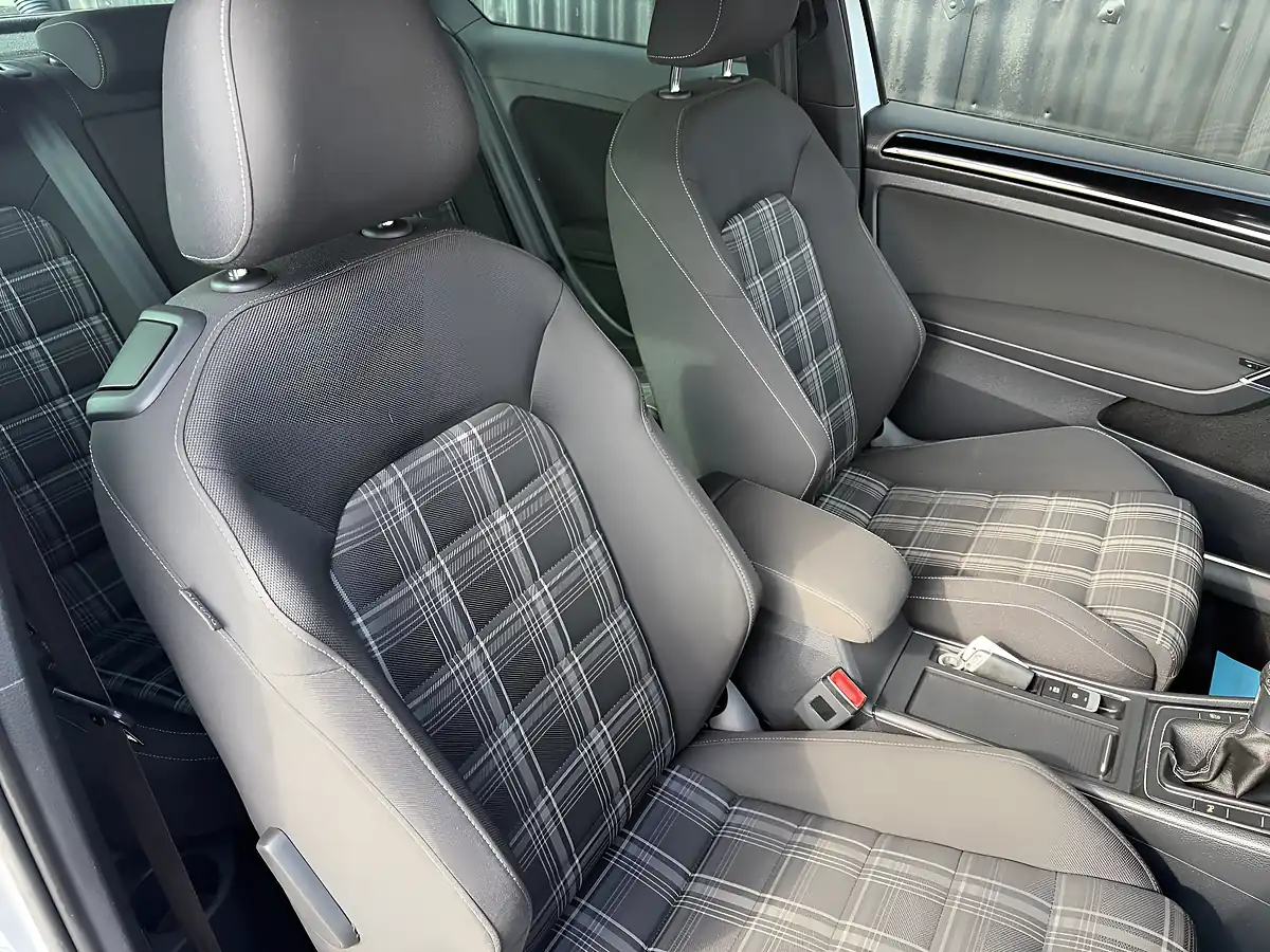 Used 2016 Volkswagen Golf Bluemotion Tech Gtd Silver - Interior and Exterior details 12