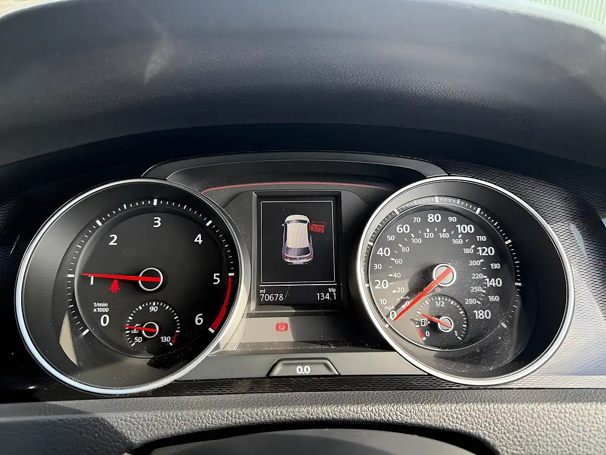 Used 2016 Volkswagen Golf Bluemotion Tech Gtd Silver - Interior and Exterior details 14