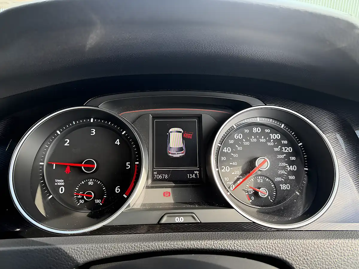 Used 2016 Volkswagen Golf Bluemotion Tech Gtd Silver - Interior and Exterior details 15