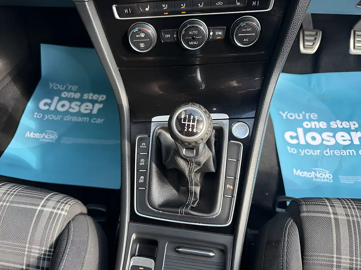 Used 2016 Volkswagen Golf Bluemotion Tech Gtd Silver - Interior and Exterior details 16