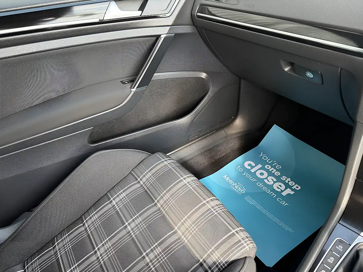 Used 2016 Volkswagen Golf Bluemotion Tech Gtd Silver - Interior and Exterior details 17