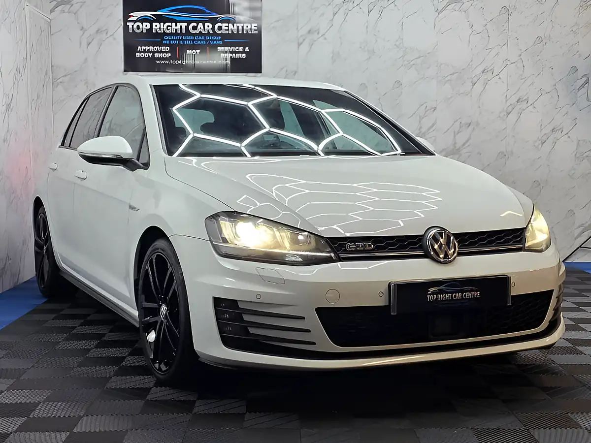 Used 2016 Volkswagen Golf Bluemotion Tech Gtd White - Front View