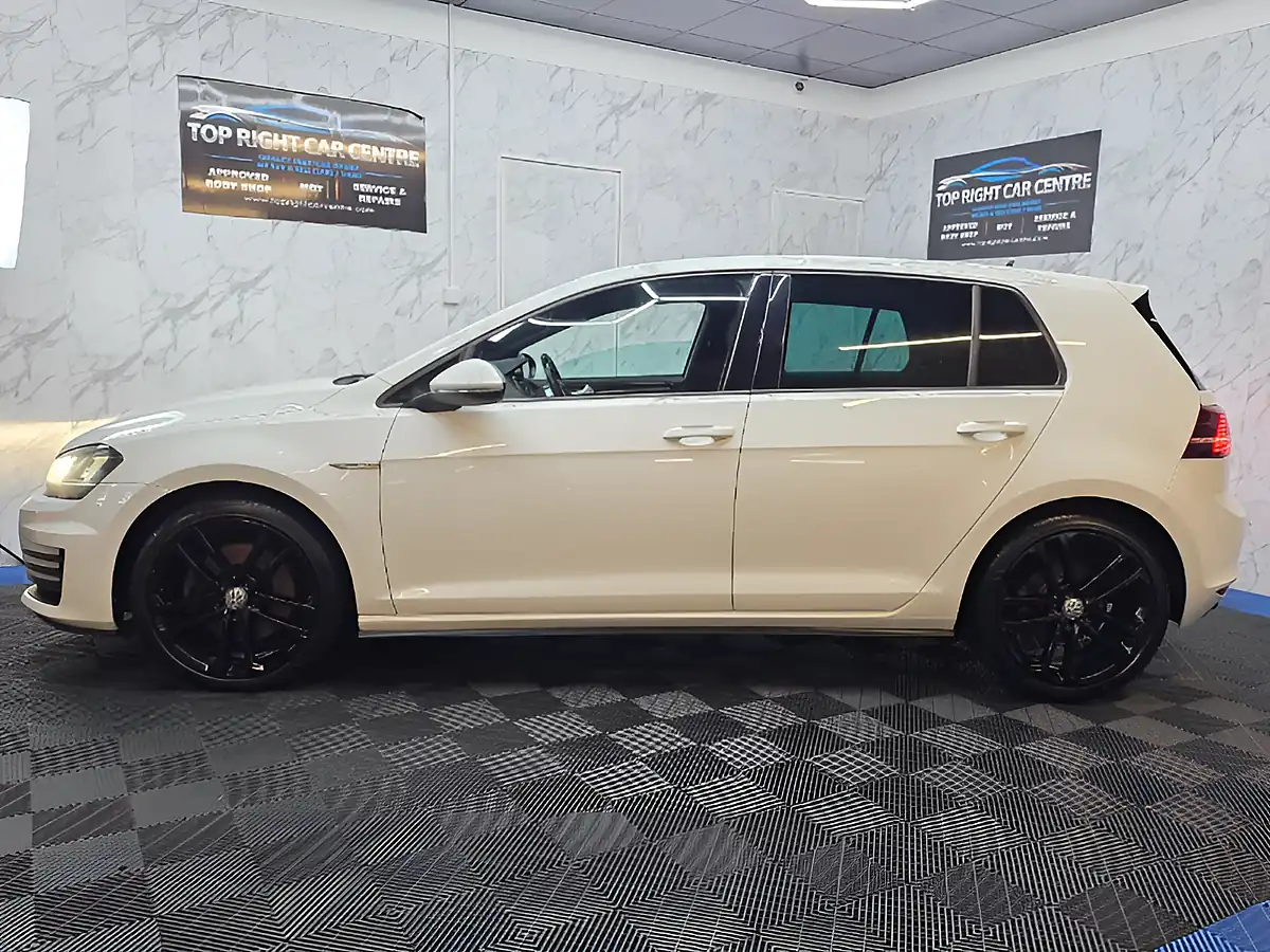 Used 2016 Volkswagen Golf Bluemotion Tech Gtd White - Interior and Exterior details 10