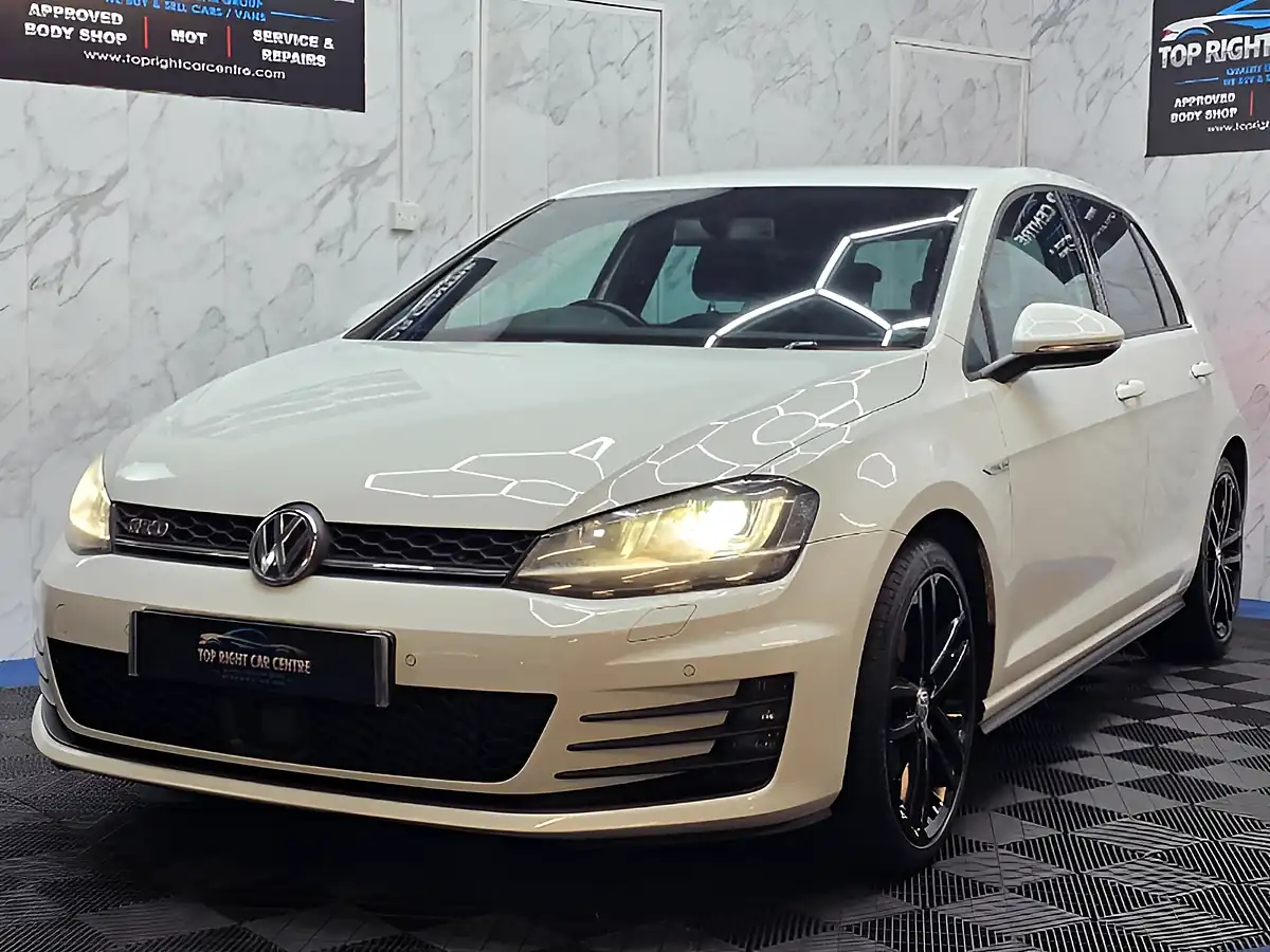Used 2016 Volkswagen Golf Bluemotion Tech Gtd White - Interior and Exterior details 5