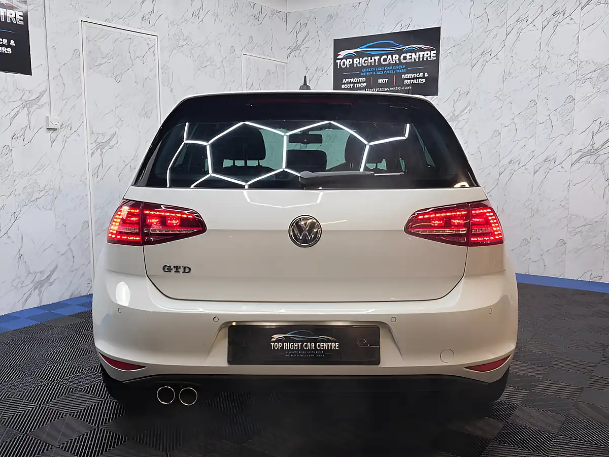 Used 2016 Volkswagen Golf Bluemotion Tech Gtd White - Interior and Exterior details 6
