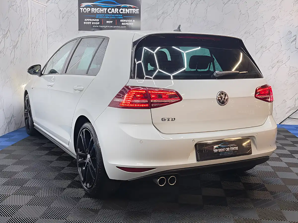 Used 2016 Volkswagen Golf Bluemotion Tech Gtd White - Interior and Exterior details 7