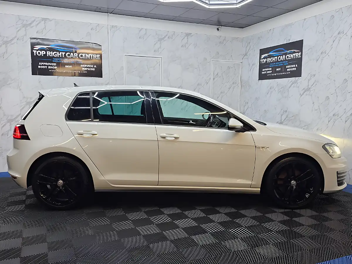 Used 2016 Volkswagen Golf Bluemotion Tech Gtd White - Interior and Exterior details 8