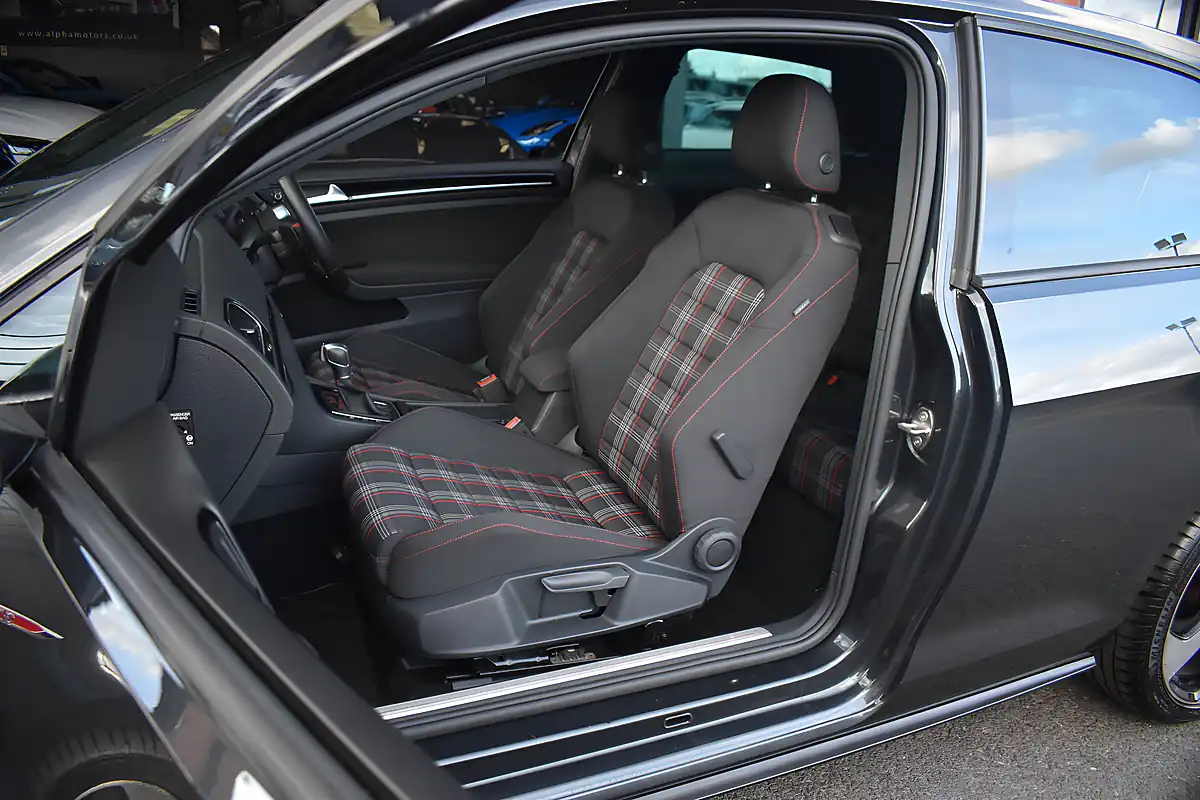 Used 2016 Volkswagen Golf Bluemotion Tech GTI Performance Grey - Interior and Exterior details 10