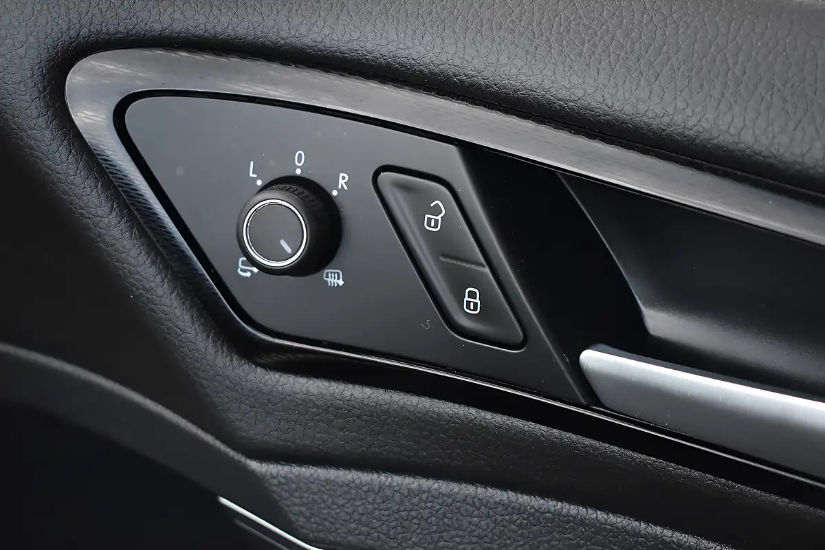 Used 2016 Volkswagen Golf Bluemotion Tech GTI Performance Grey - Interior and Exterior details 11