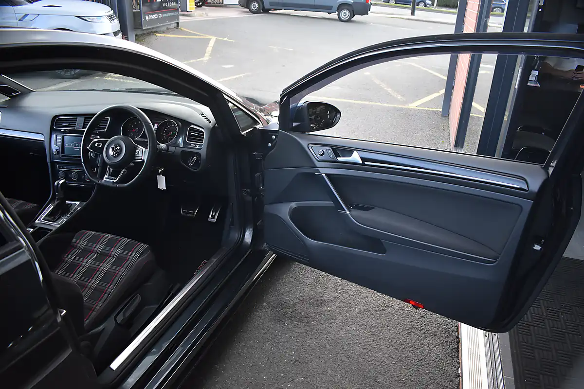 Used 2016 Volkswagen Golf Bluemotion Tech GTI Performance Grey - Interior and Exterior details 16