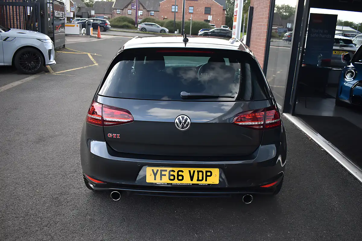 Used 2016 Volkswagen Golf Bluemotion Tech GTI Performance Grey - Interior and Exterior details 5