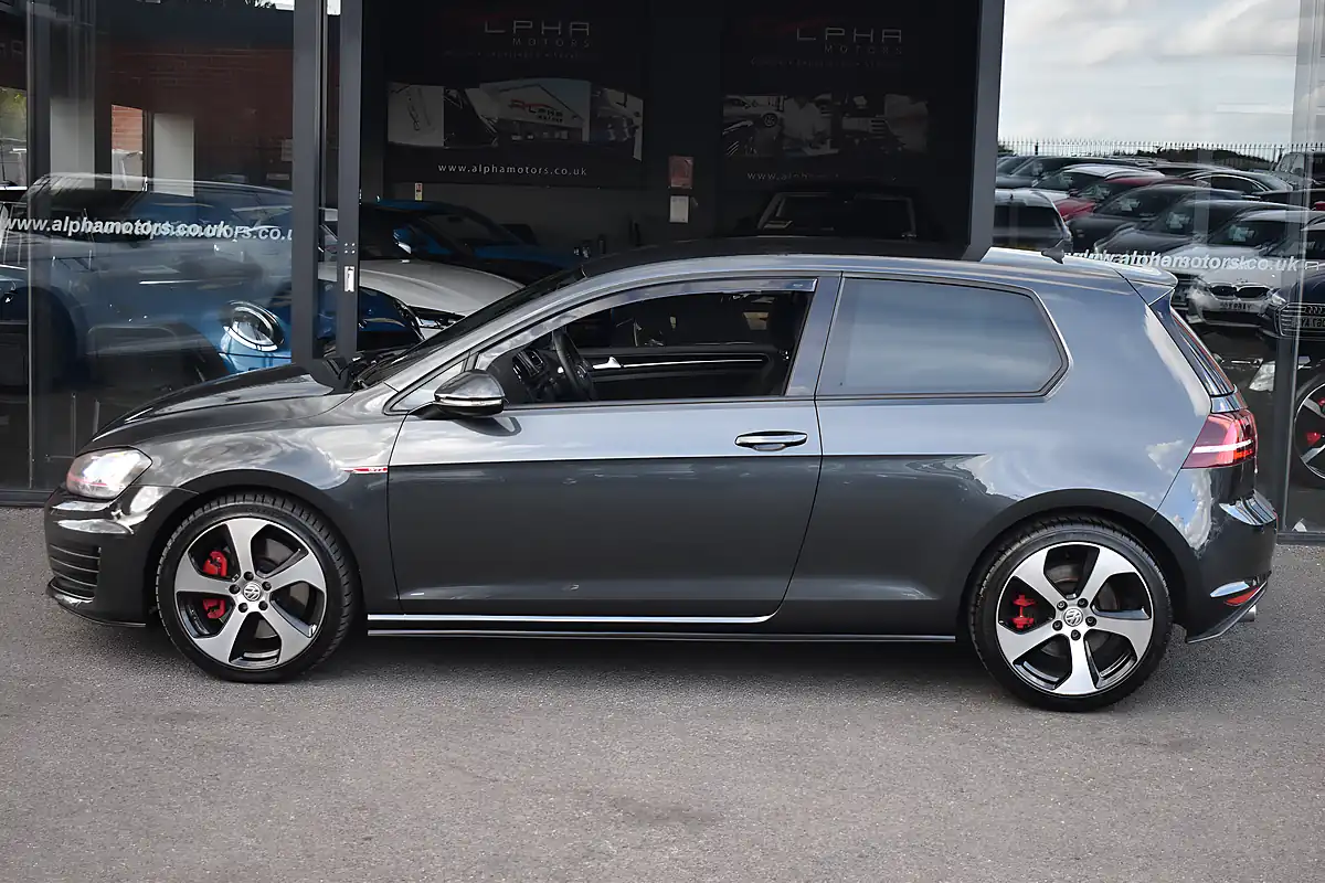 Used 2016 Volkswagen Golf Bluemotion Tech GTI Performance Grey - Interior and Exterior details 7