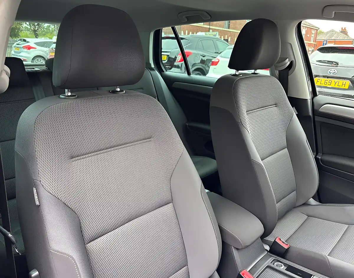 Used 2016 Volkswagen Golf Bluemotion Tech Match Edition Black - Interior and Exterior details 10