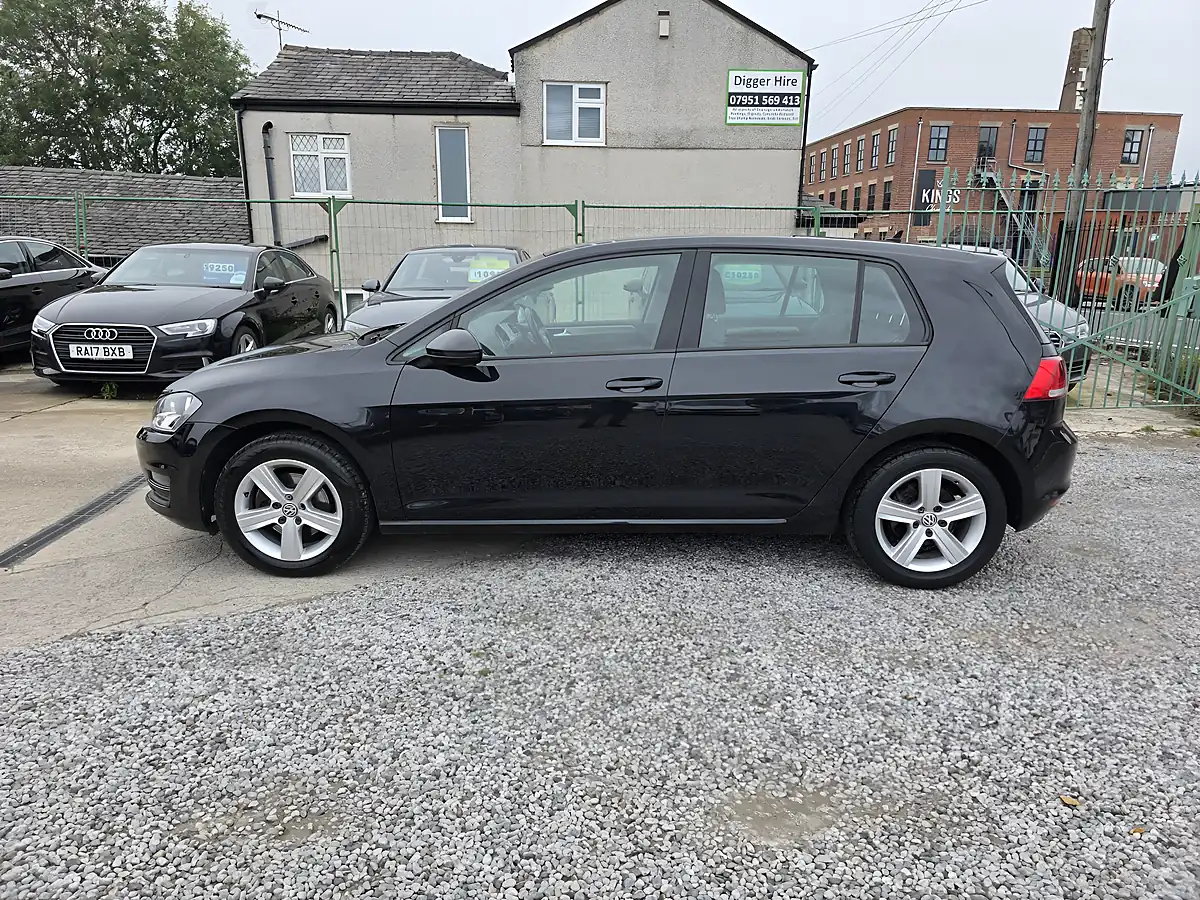 Used 2016 Volkswagen Golf Bluemotion Tech Match Edition Black - Interior and Exterior details 4