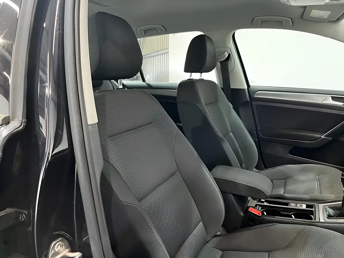 Used 2016 Volkswagen Golf Bluemotion Tech Match Edition Black - Interior and Exterior details 16