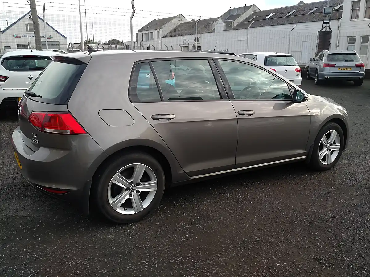 Used 2016 Volkswagen Golf Bluemotion Tech Match Edition Grey - Interior and Exterior details 9