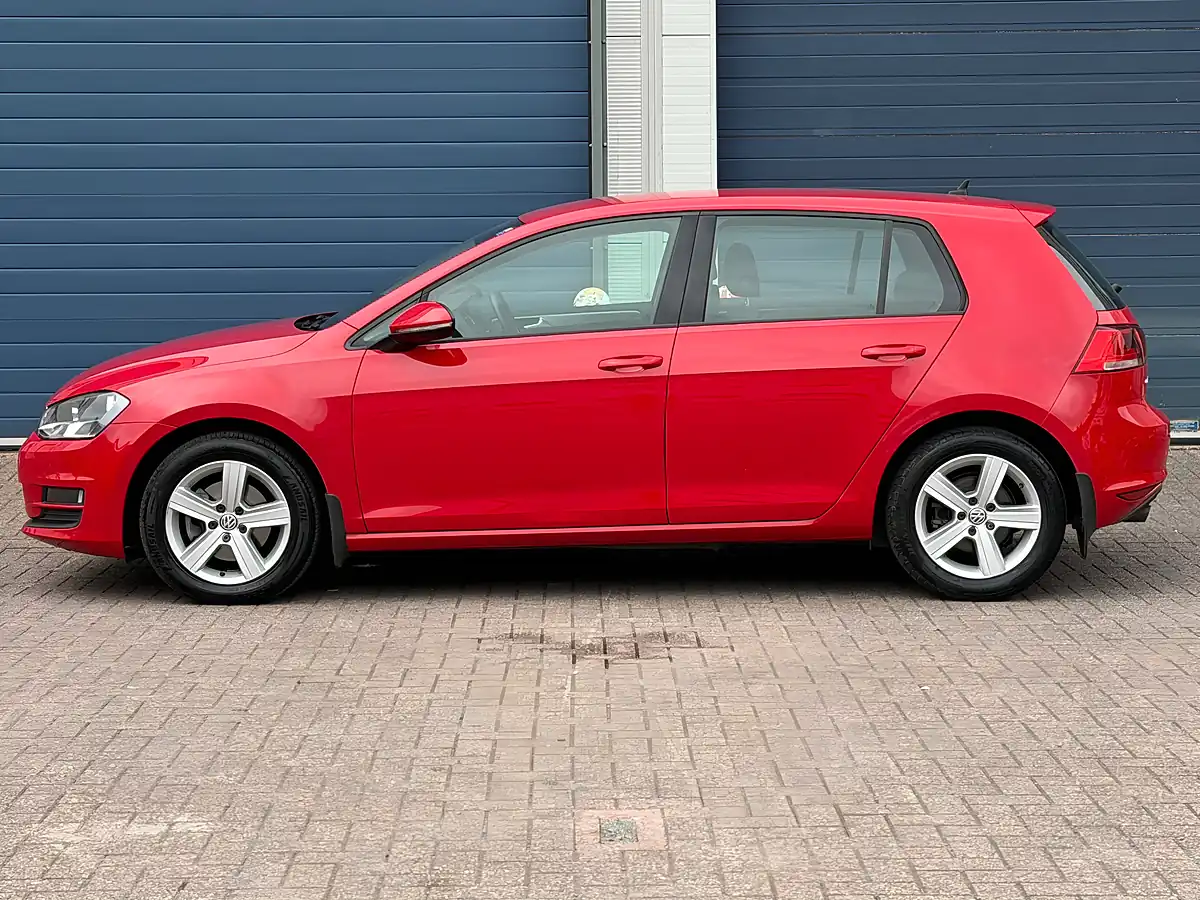 Used 2016 Volkswagen Golf Bluemotion Tech Match Edition Red - Interior and Exterior details 8