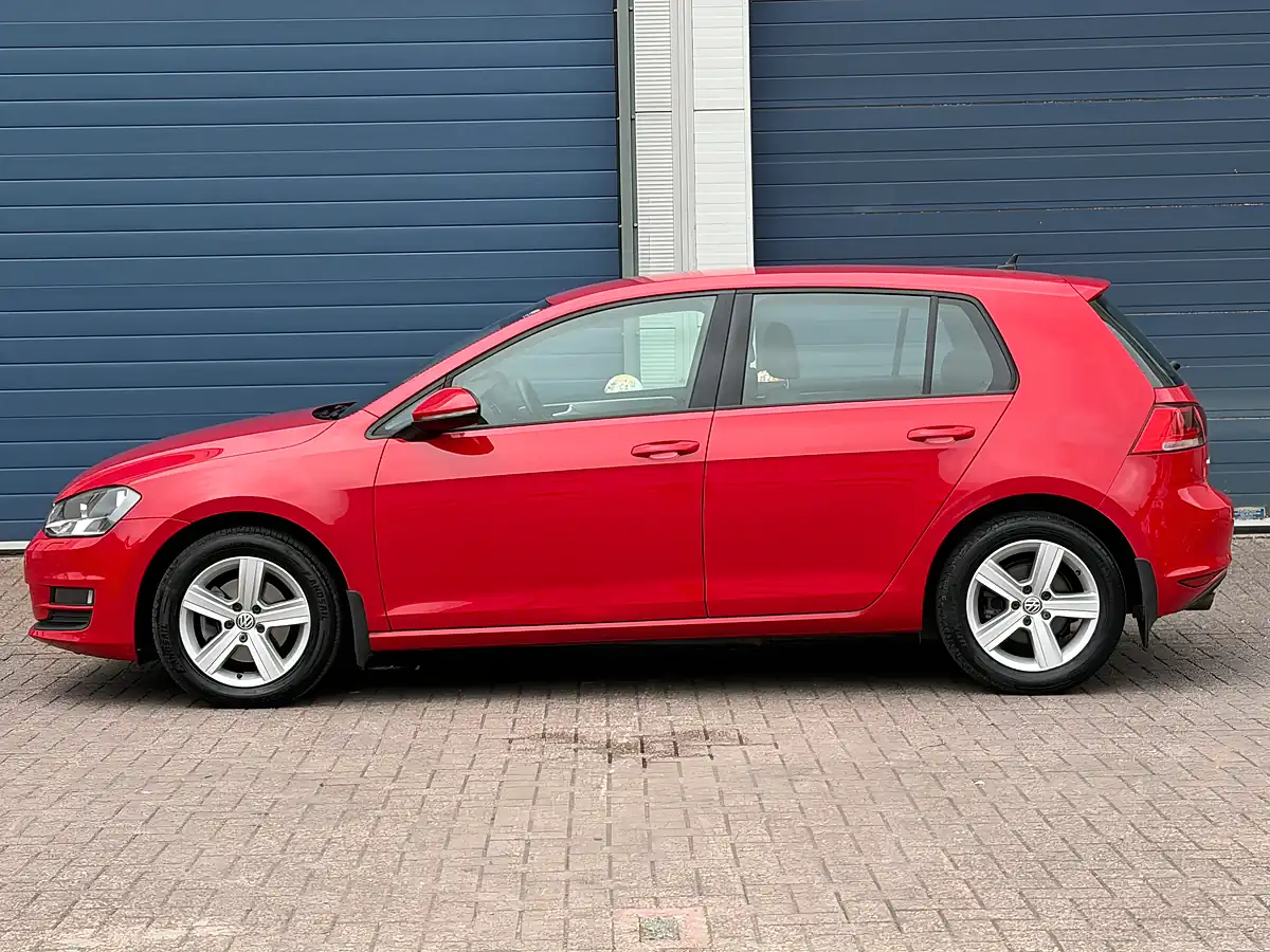 Used 2016 Volkswagen Golf Bluemotion Tech Match Edition Red - Interior and Exterior details 9
