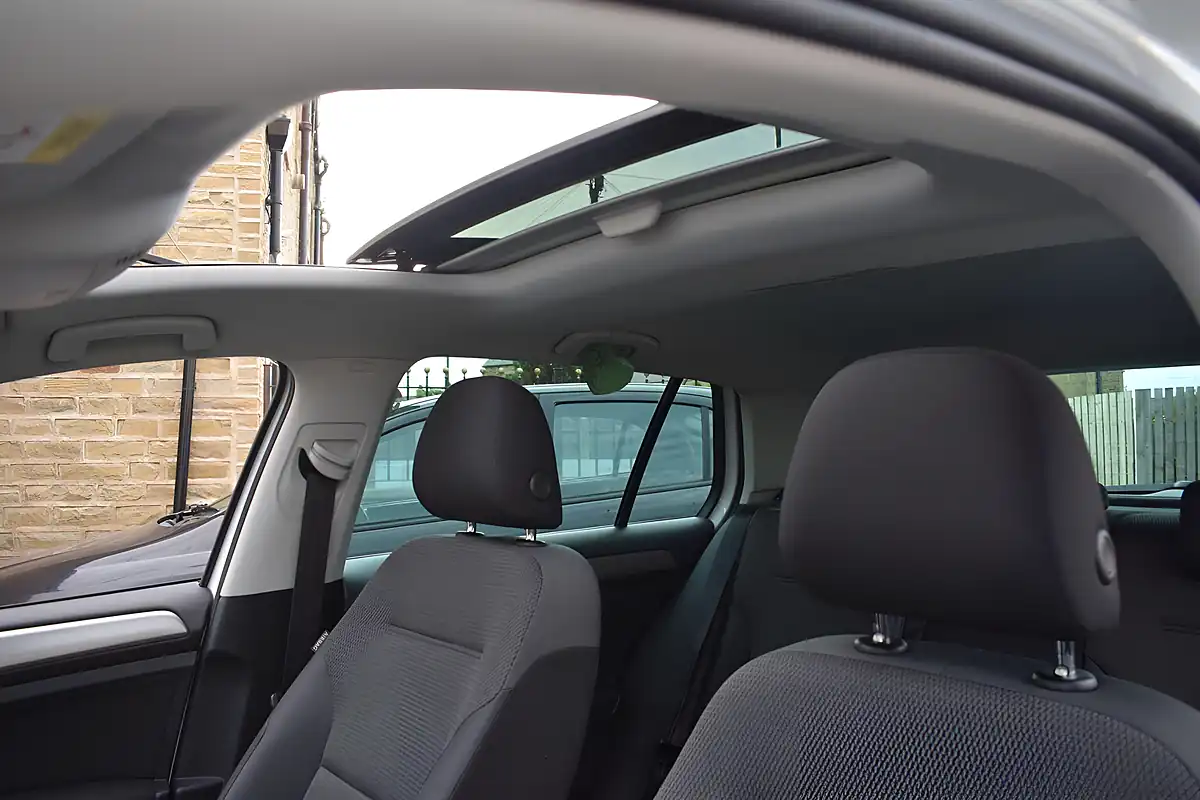 Used 2016 Volkswagen Golf Bluemotion Tech Match Edition White - Interior and Exterior details 14