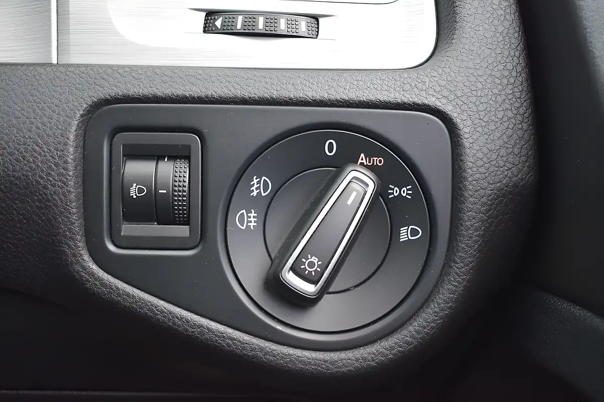 Used 2016 Volkswagen Golf Bluemotion Tech Match Edition White - Interior and Exterior details 19