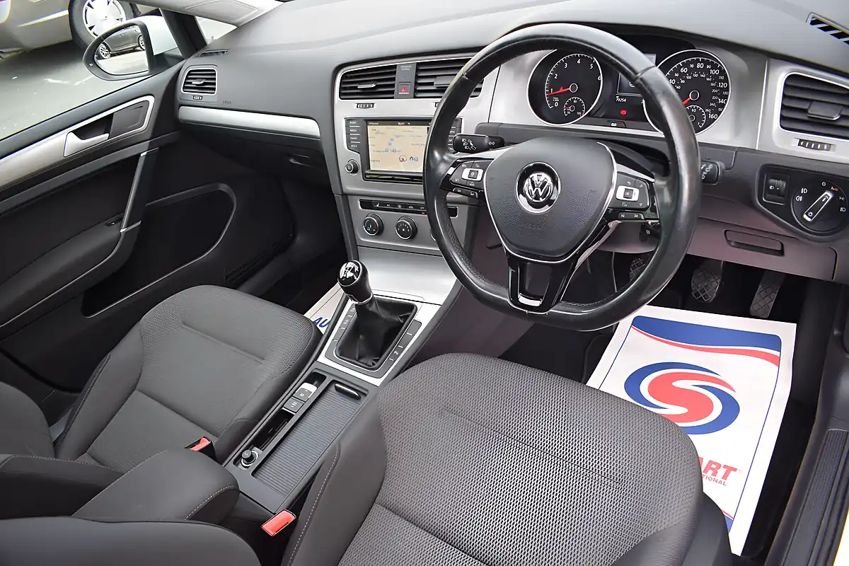 Used 2016 Volkswagen Golf Bluemotion Tech Match Edition White - Interior and Exterior details 7