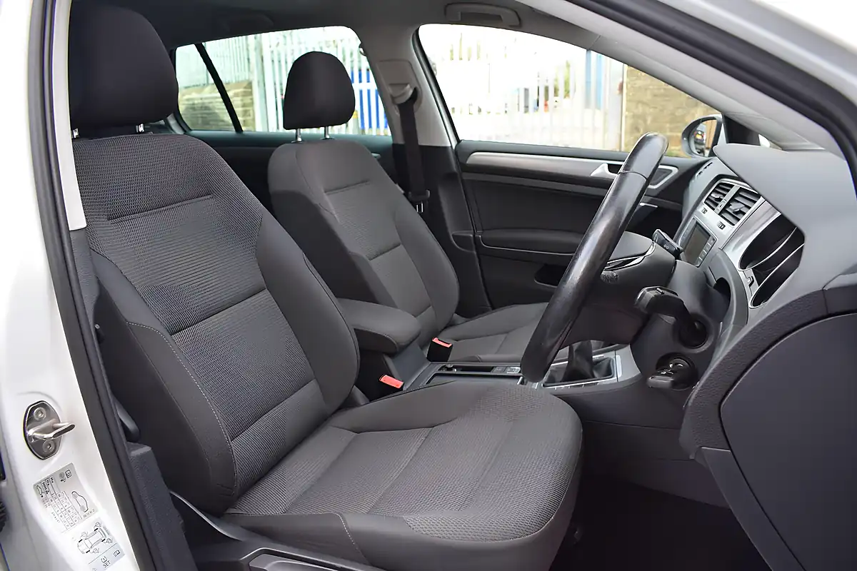 Used 2016 Volkswagen Golf Bluemotion Tech Match Edition White - Interior and Exterior details 8