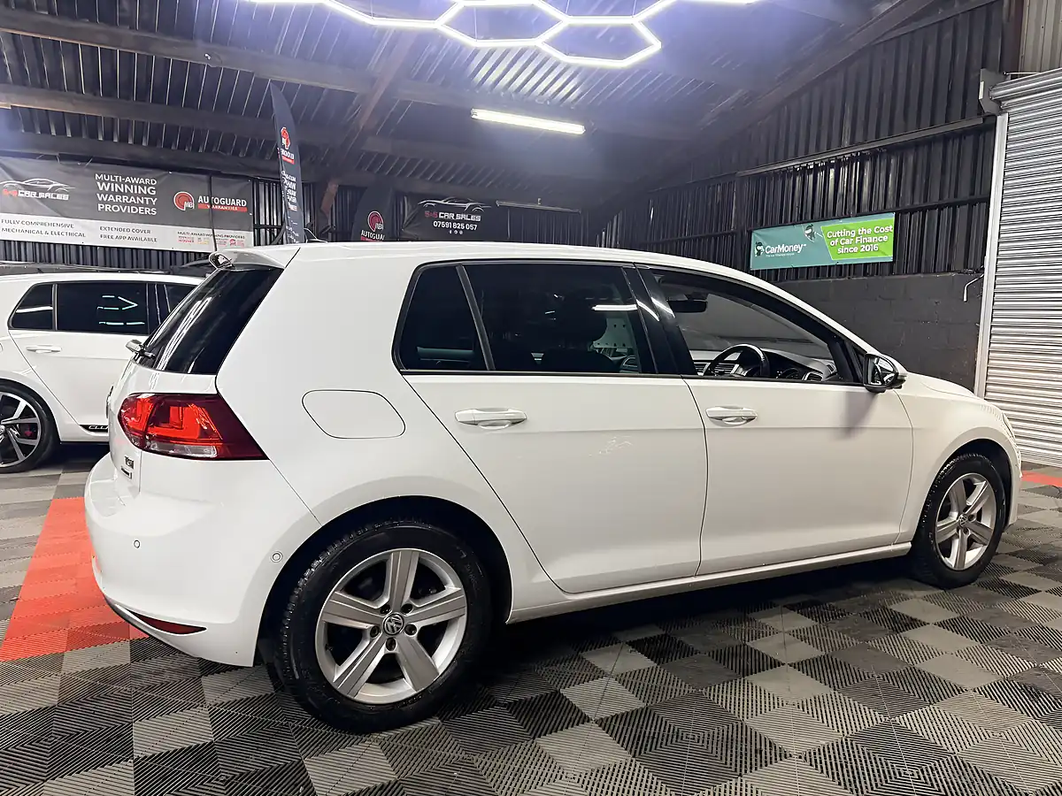 Used 2016 Volkswagen Golf Bluemotion Tech Match Edition White - Interior and Exterior details 10