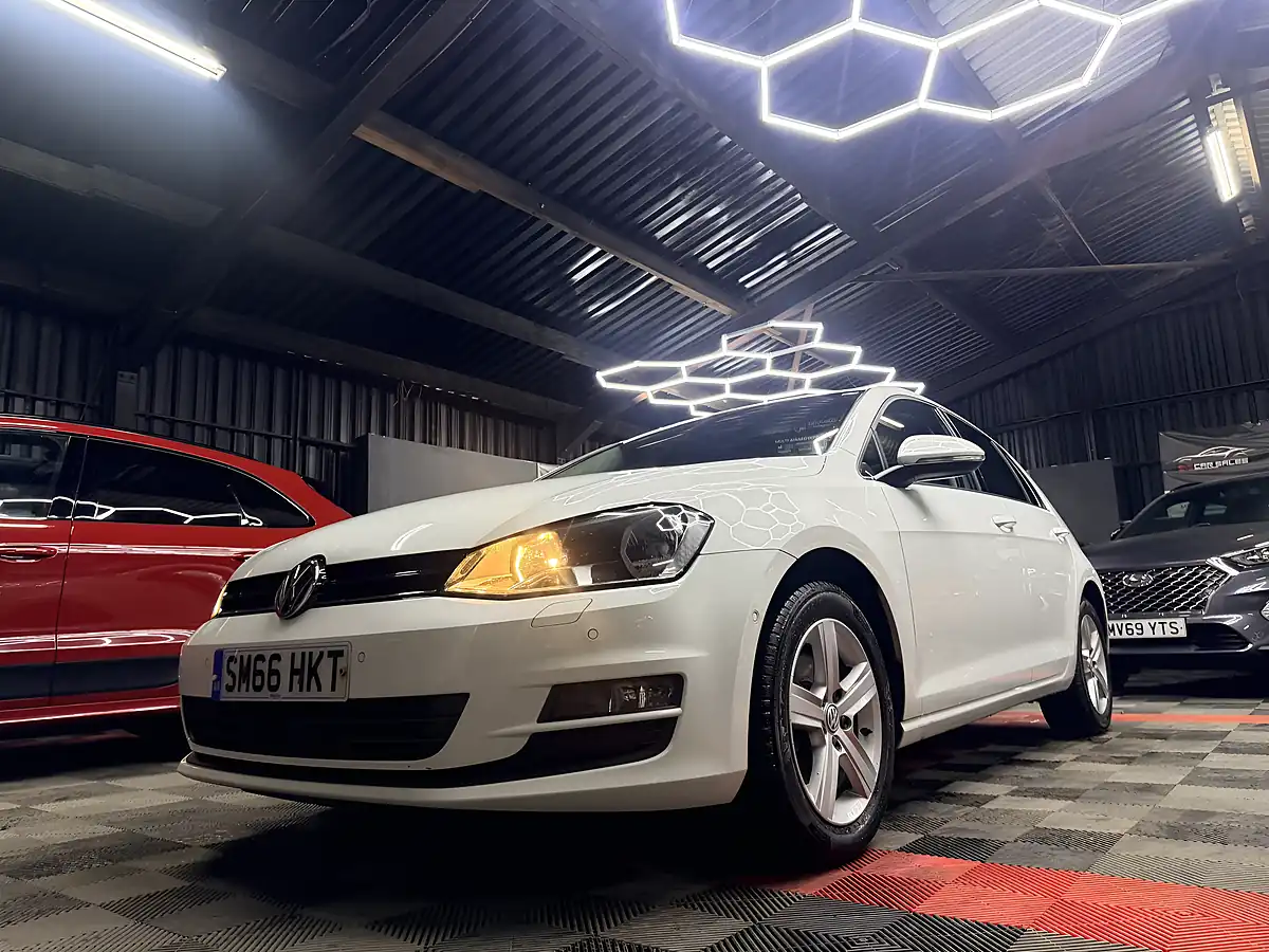 Used 2016 Volkswagen Golf Bluemotion Tech Match Edition White - Interior and Exterior details 11