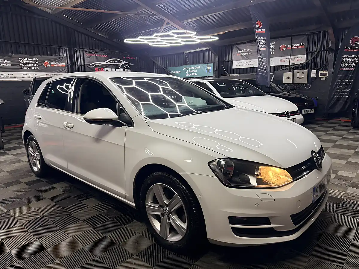 Used 2016 Volkswagen Golf Bluemotion Tech Match Edition White - Interior and Exterior details 3