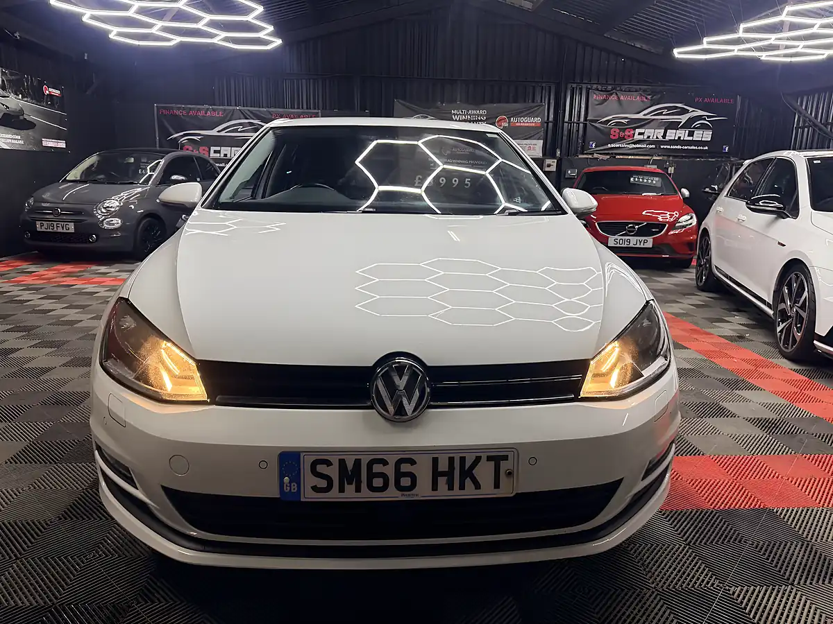 Used 2016 Volkswagen Golf Bluemotion Tech Match Edition White - Interior and Exterior details 4