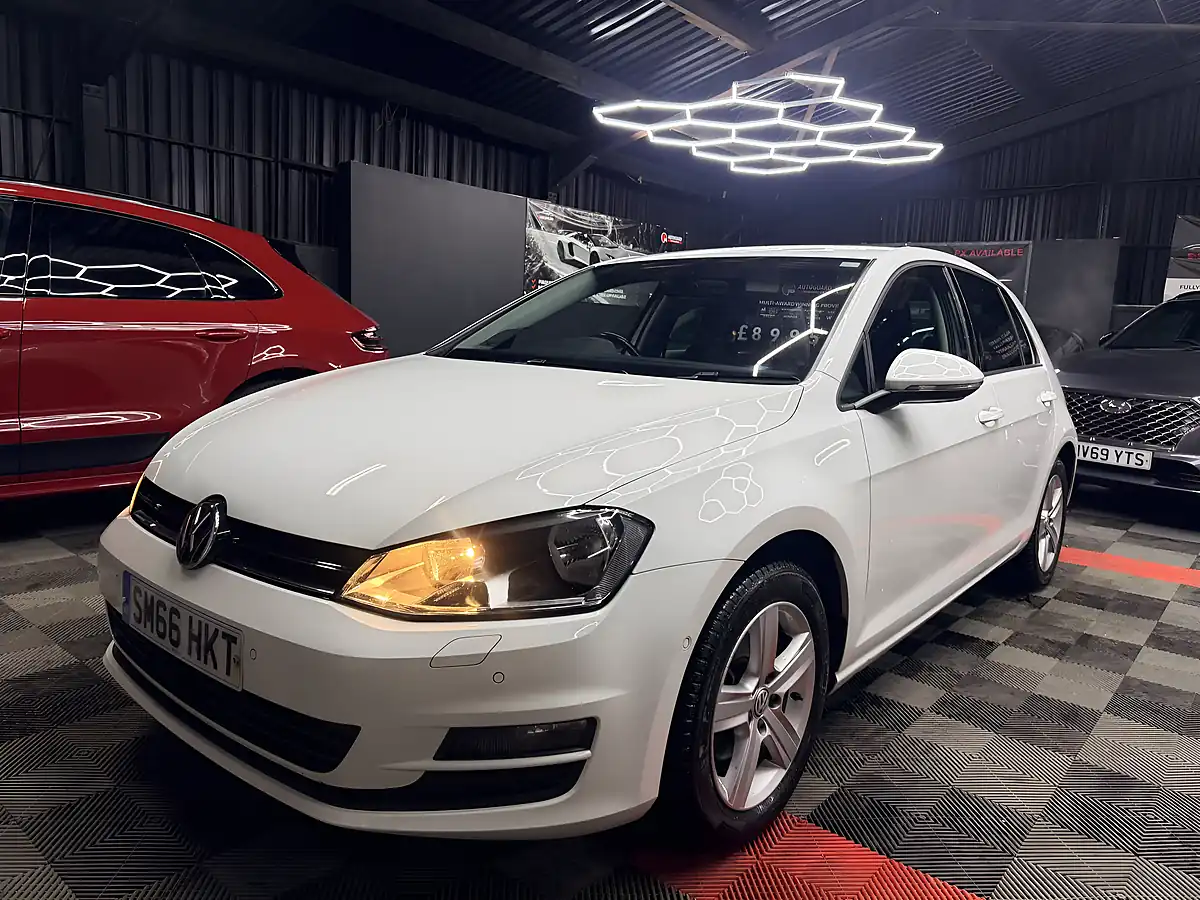 Used 2016 Volkswagen Golf Bluemotion Tech Match Edition White - Interior and Exterior details 5