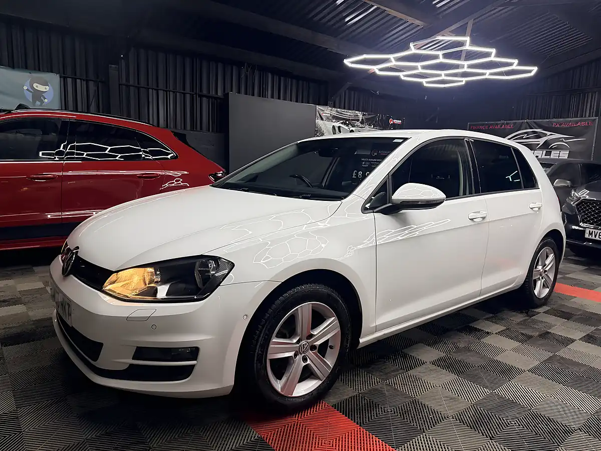 Used 2016 Volkswagen Golf Bluemotion Tech Match Edition White - Interior and Exterior details 6