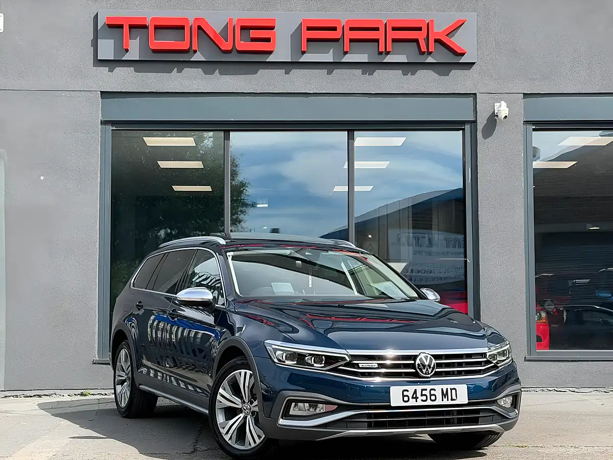 Used 2016 Volkswagen Golf Bluemotion Tech R Black - Interior and Exterior details 3