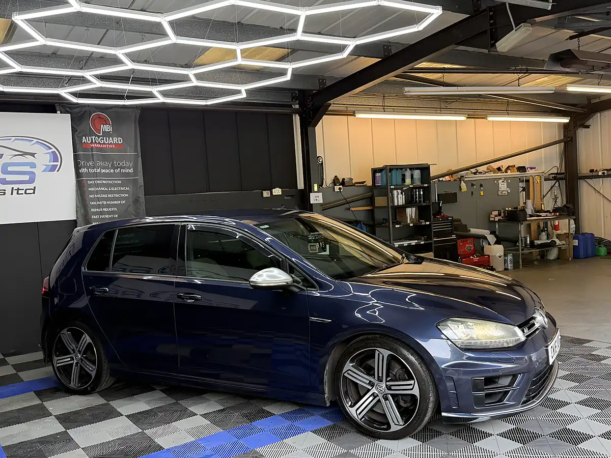 Used 2016 Volkswagen Golf Bluemotion Tech R Blue - Interior and Exterior details 16
