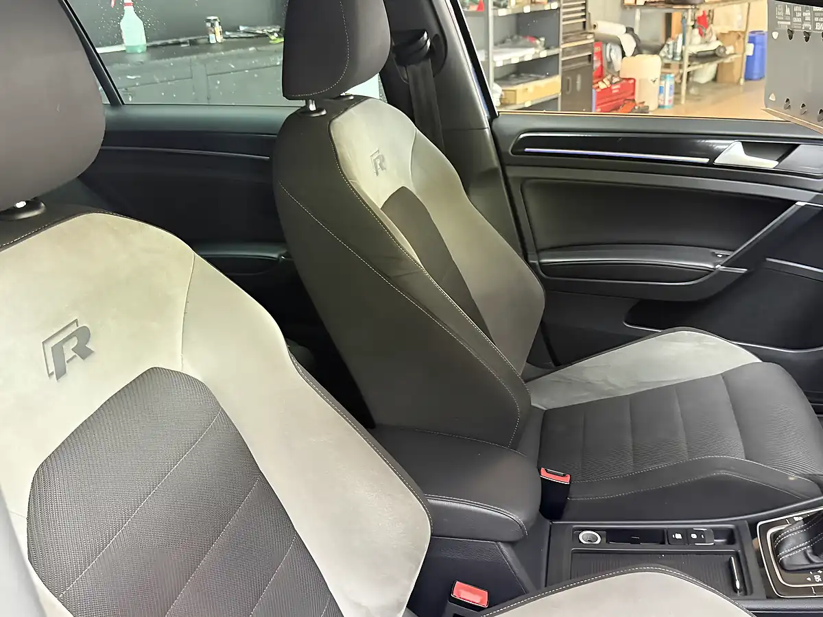 Used 2016 Volkswagen Golf Bluemotion Tech R Blue - Interior and Exterior details 18