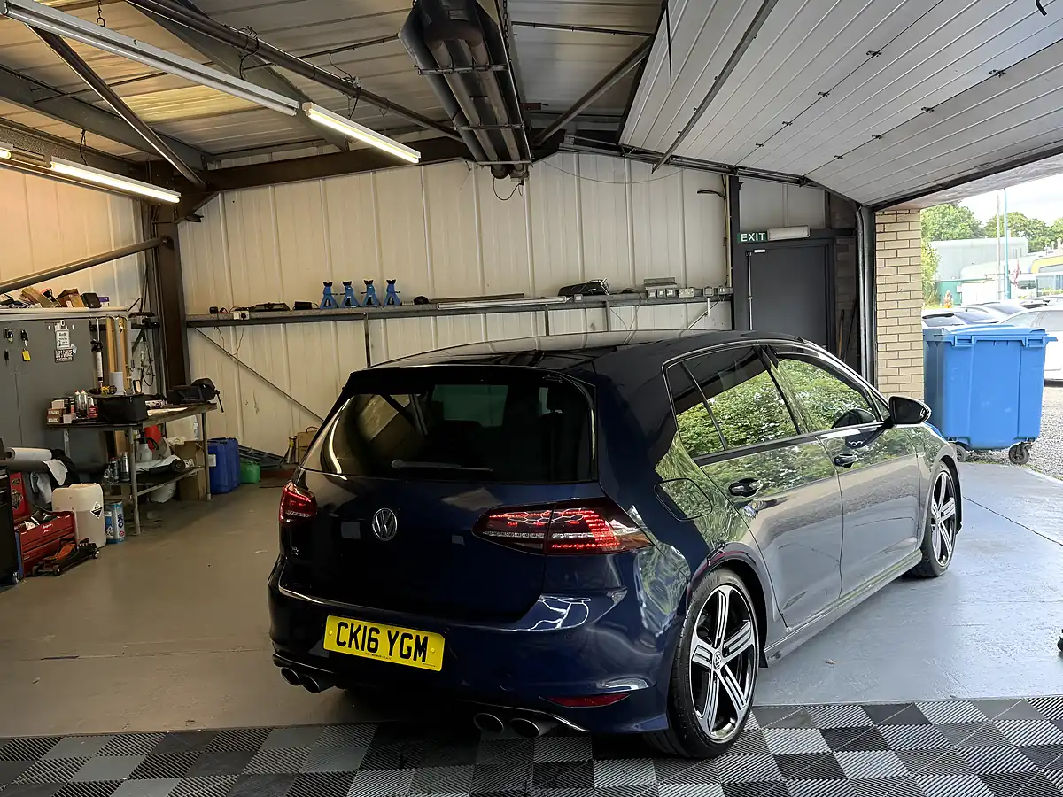 Used 2016 Volkswagen Golf Bluemotion Tech R Blue - Interior and Exterior details 5