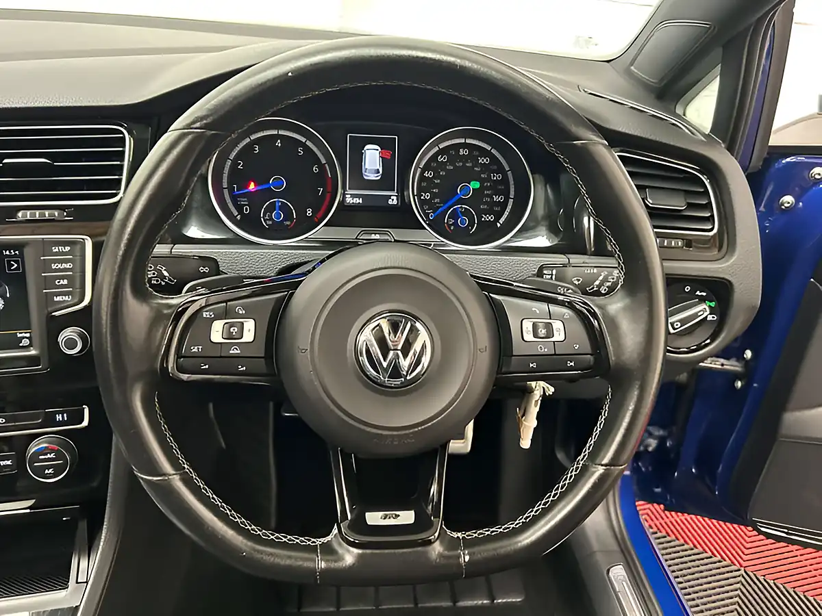 Used 2016 Volkswagen Golf Bluemotion Tech R Blue - Interior and Exterior details 16