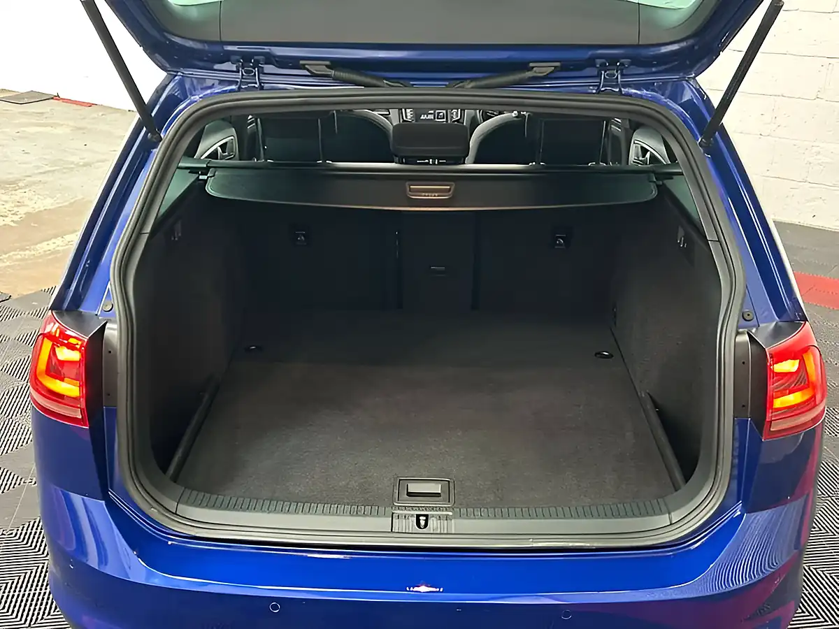 Used 2016 Volkswagen Golf Bluemotion Tech R Blue - Interior and Exterior details 6