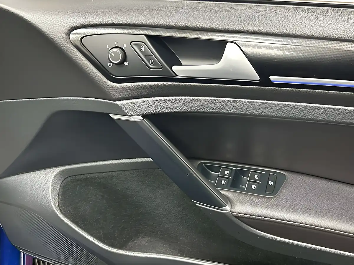Used 2016 Volkswagen Golf Bluemotion Tech R Blue - Interior and Exterior details 7