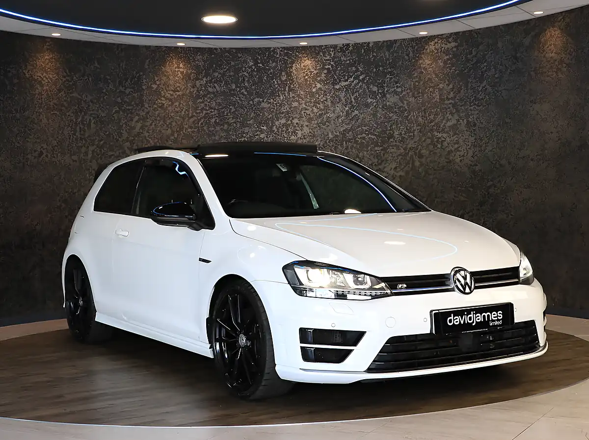 Used 2016 Volkswagen Golf Bluemotion Tech R White - Interior and Exterior details 10