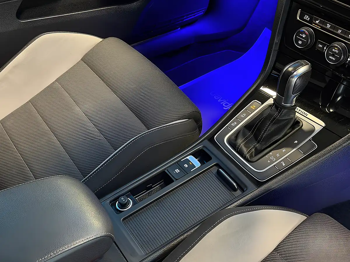 Used 2016 Volkswagen Golf Bluemotion Tech R White - Interior and Exterior details 16
