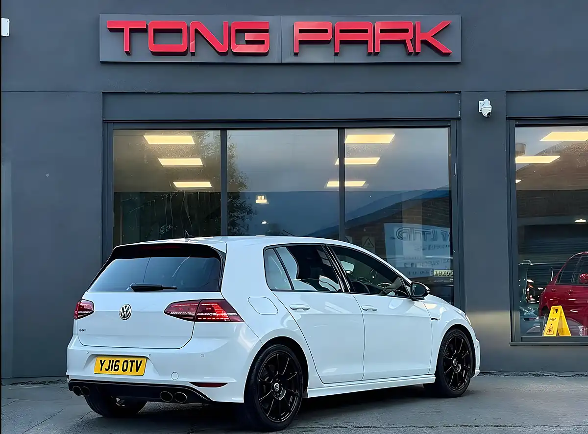 Used 2016 Volkswagen Golf Bluemotion Tech R White - Interior and Exterior details 4