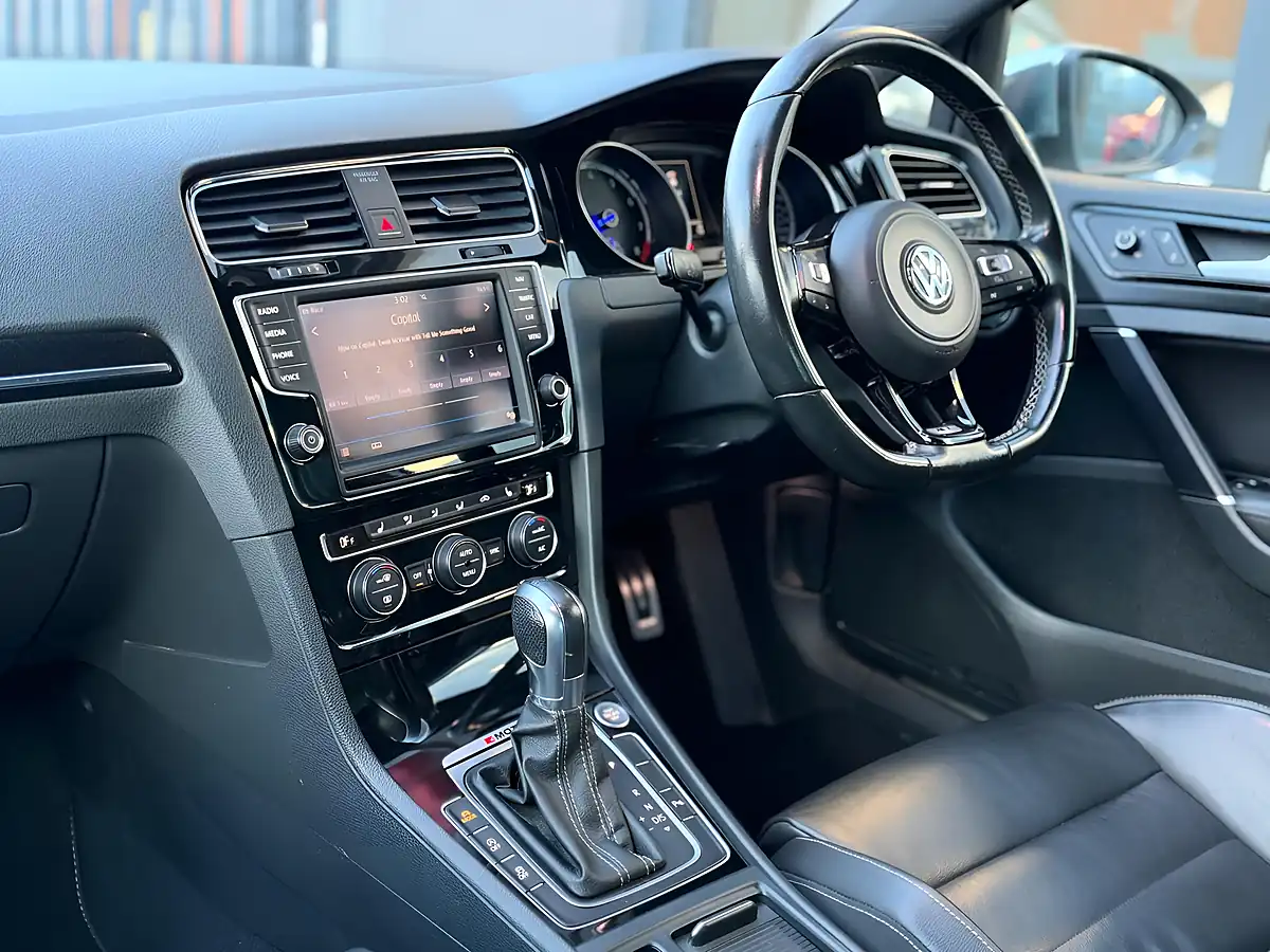 Used 2016 Volkswagen Golf Bluemotion Tech R White - Interior and Exterior details 9